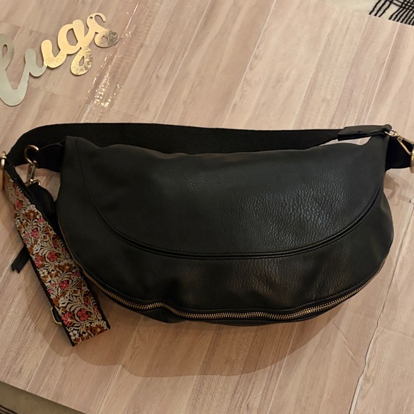 Urban Originals Handbags - Stylish Black Women's Hobo Anthropologie Bag